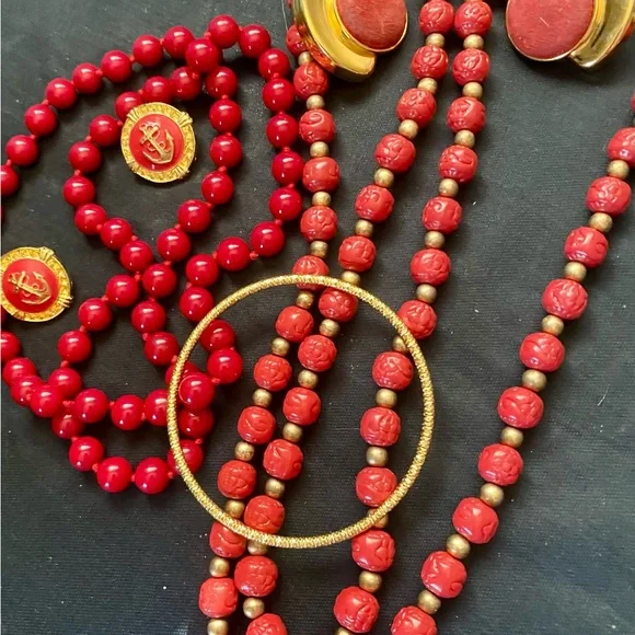 Vintage Carved Red & Glass Beaded Necklaces with gold accents earrings - Picture 9 of 12